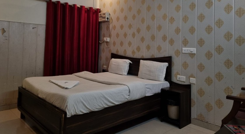 Hotel Lime Wood in Dehradun