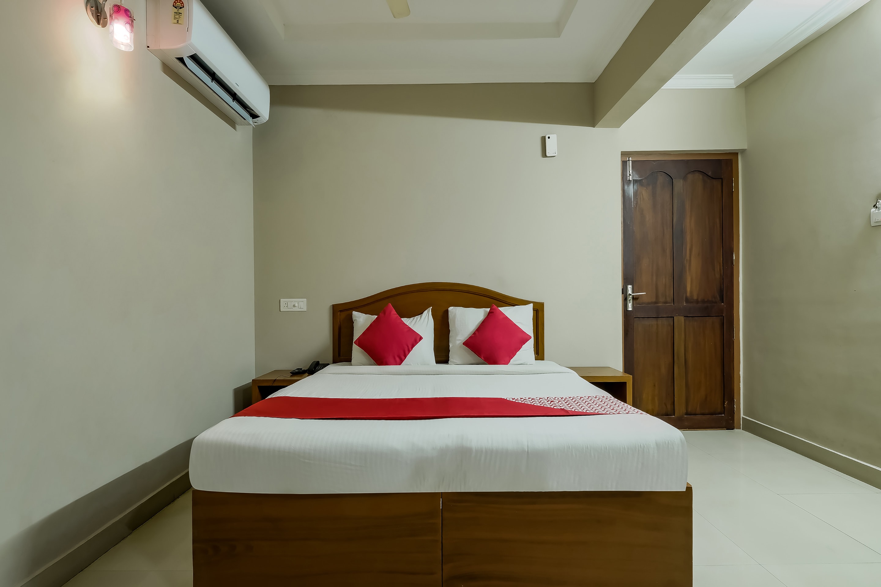 Collection O Kadavanthra Near South Railway Station in Kochi