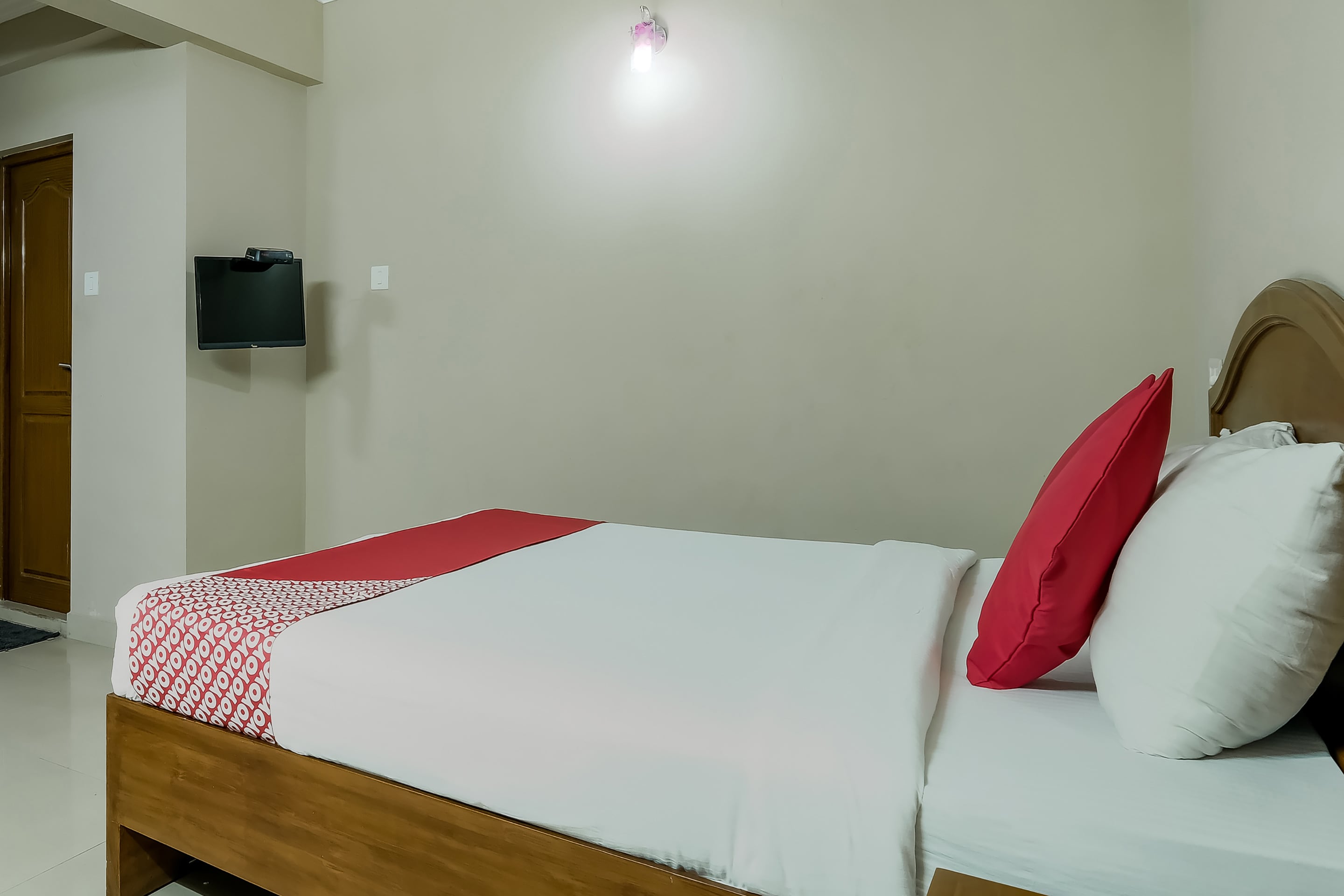 Collection O Kadavanthra Near South Railway Station in Kochi