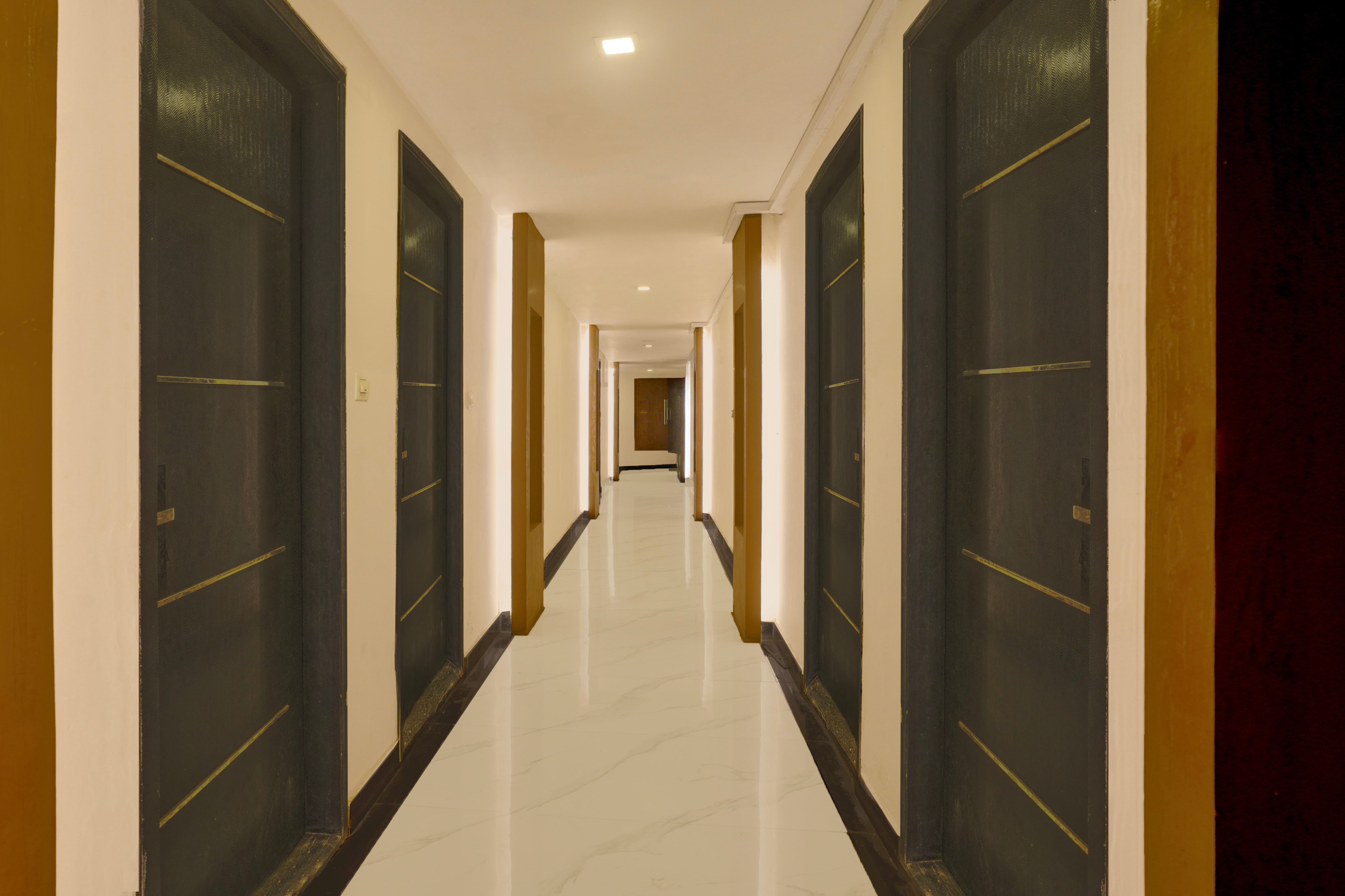 Collection O Lodha Experia Mall Dombiwali Formerly RR Suites in Thane