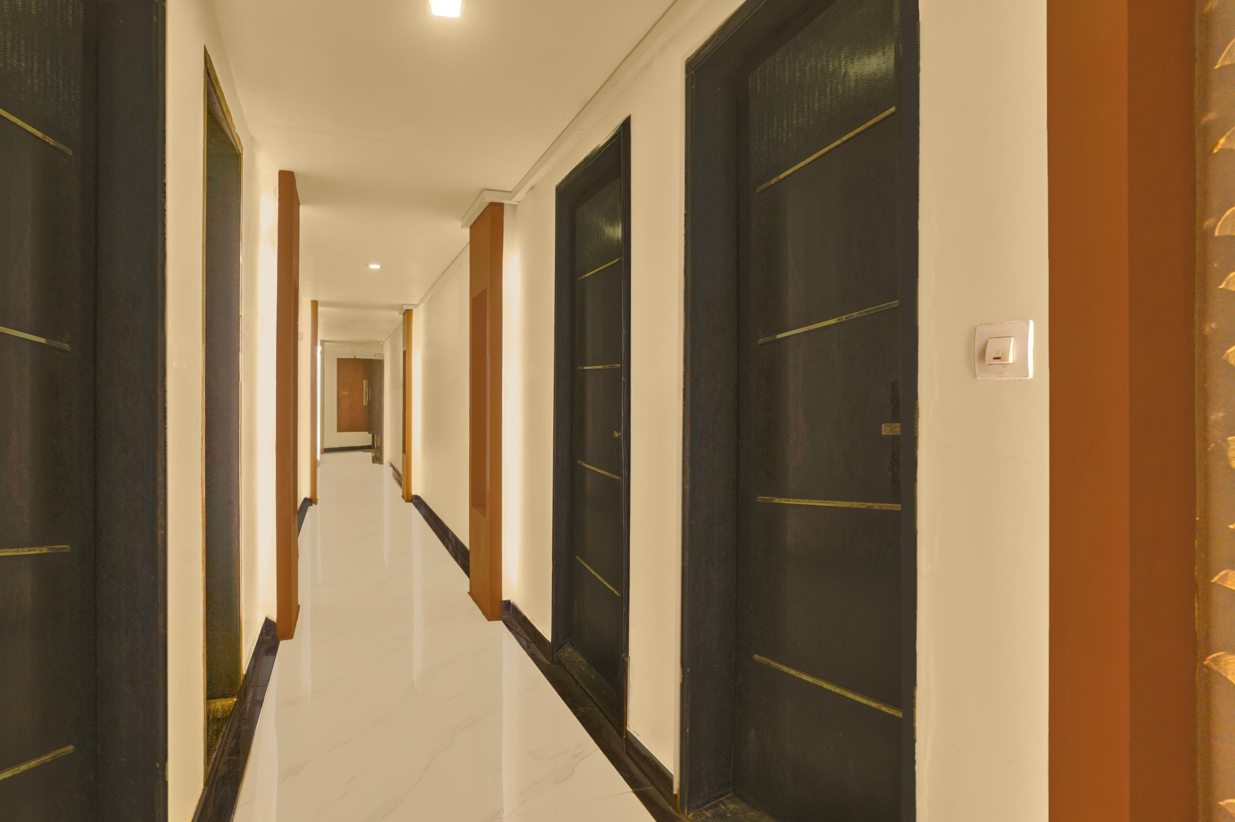 Collection O Lodha Experia Mall Dombiwali Formerly RR Suites in Thane