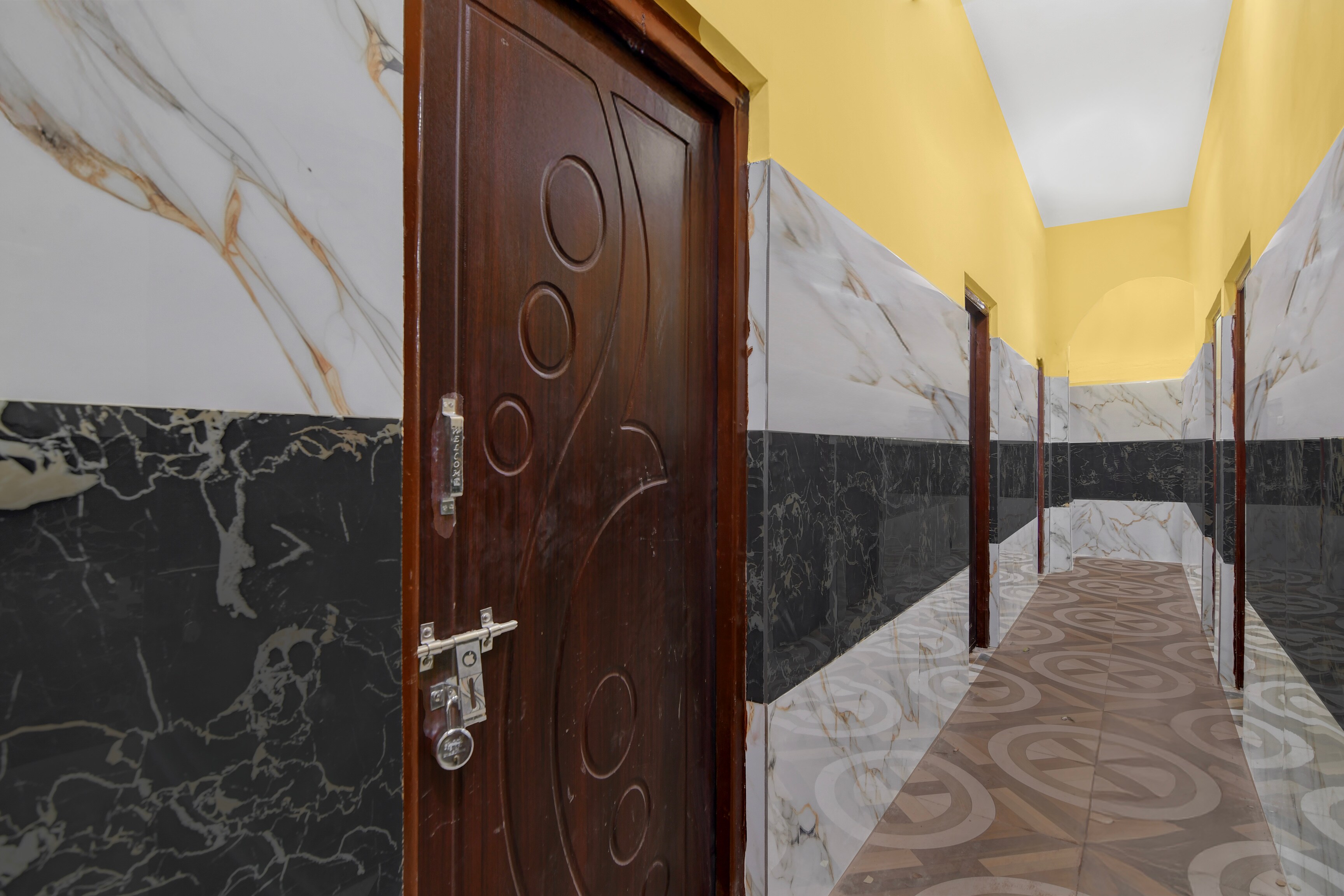 Hotel O Madhyamgram Railway Junction Formerly Dreamland in Kolkata