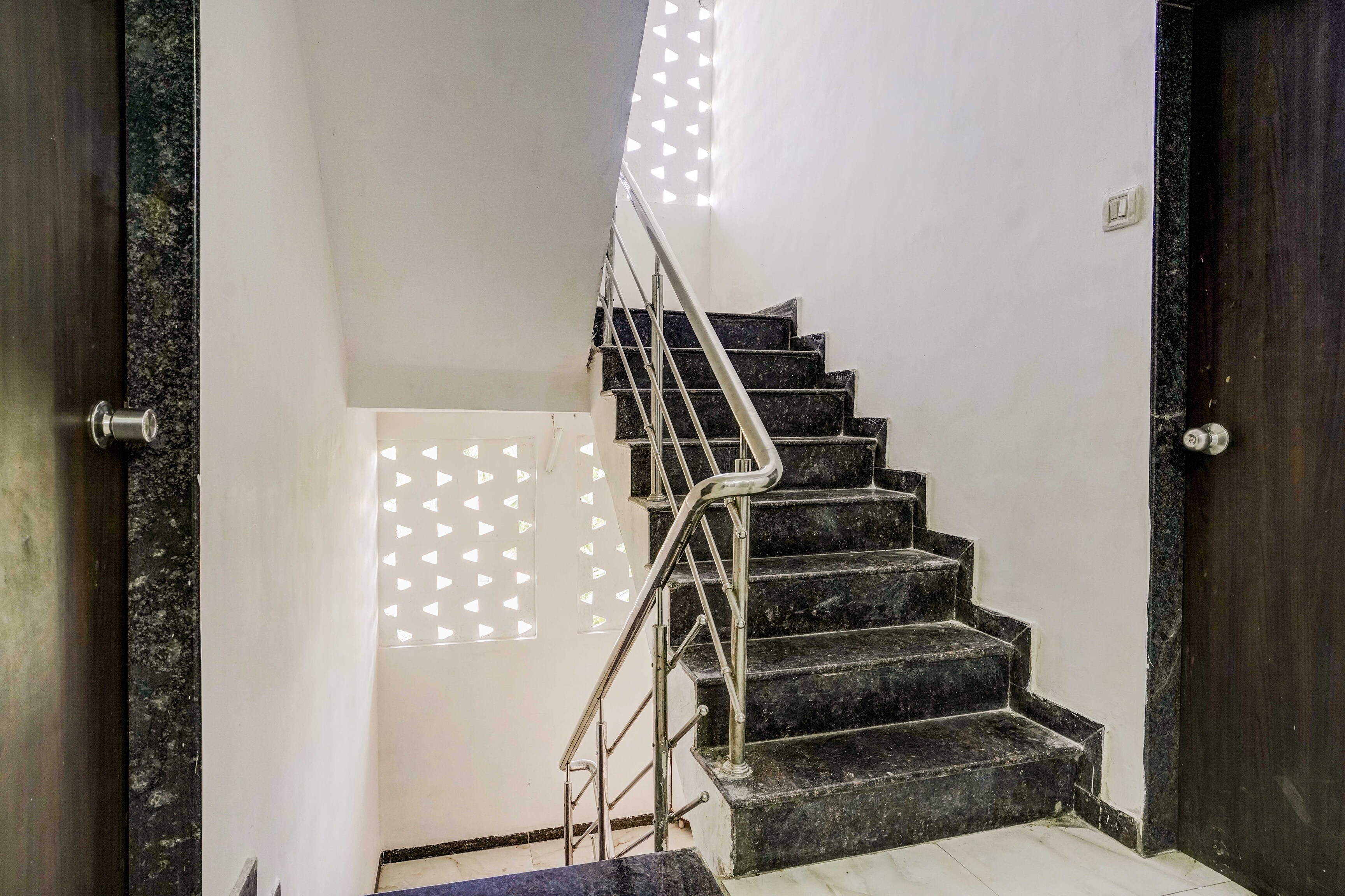 Hotel O Nashik Near Vijay Mamta Theatre Formerly Sahara Inn in Nashik