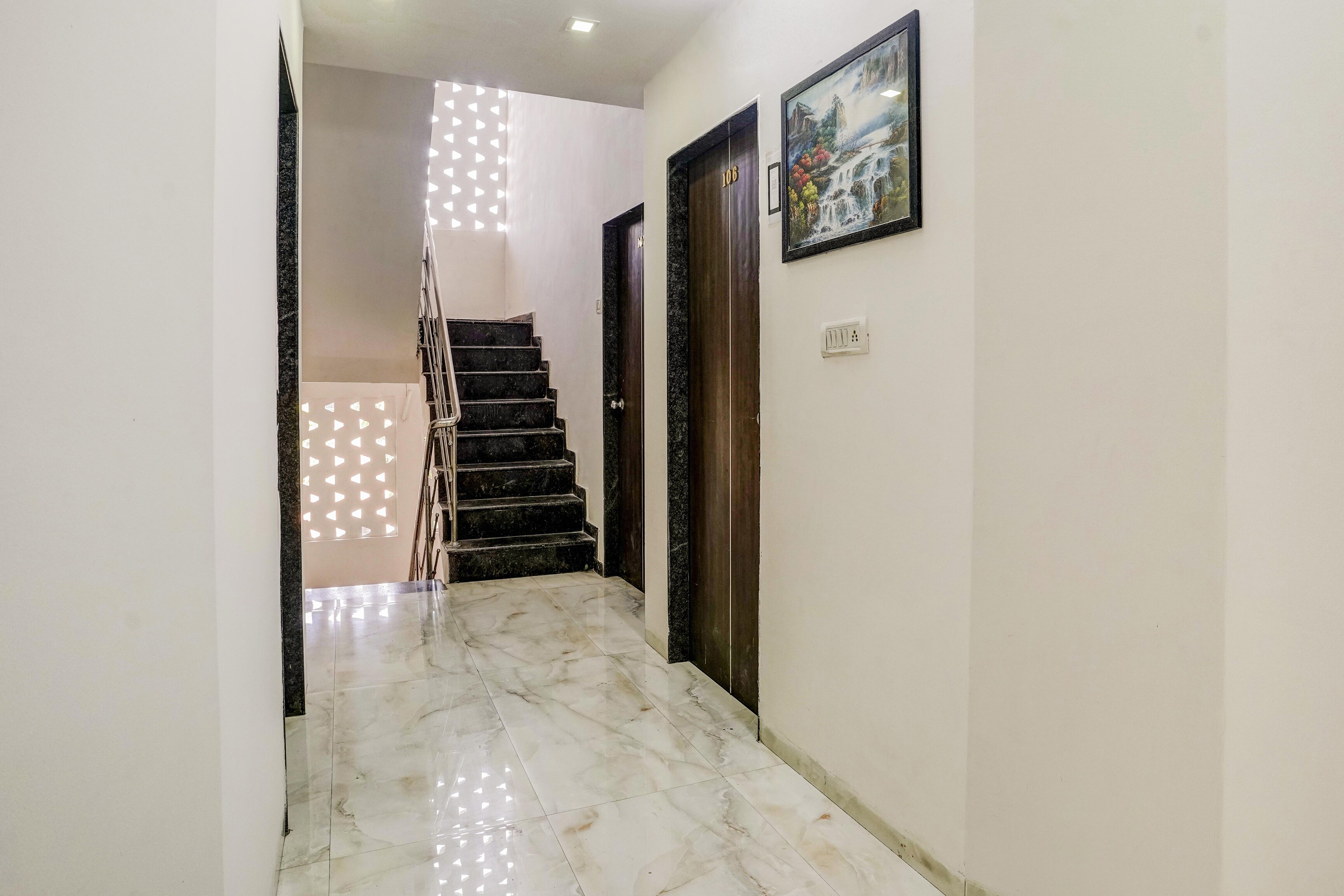 Hotel O Nashik Near Vijay Mamta Theatre Formerly Sahara Inn in Nashik