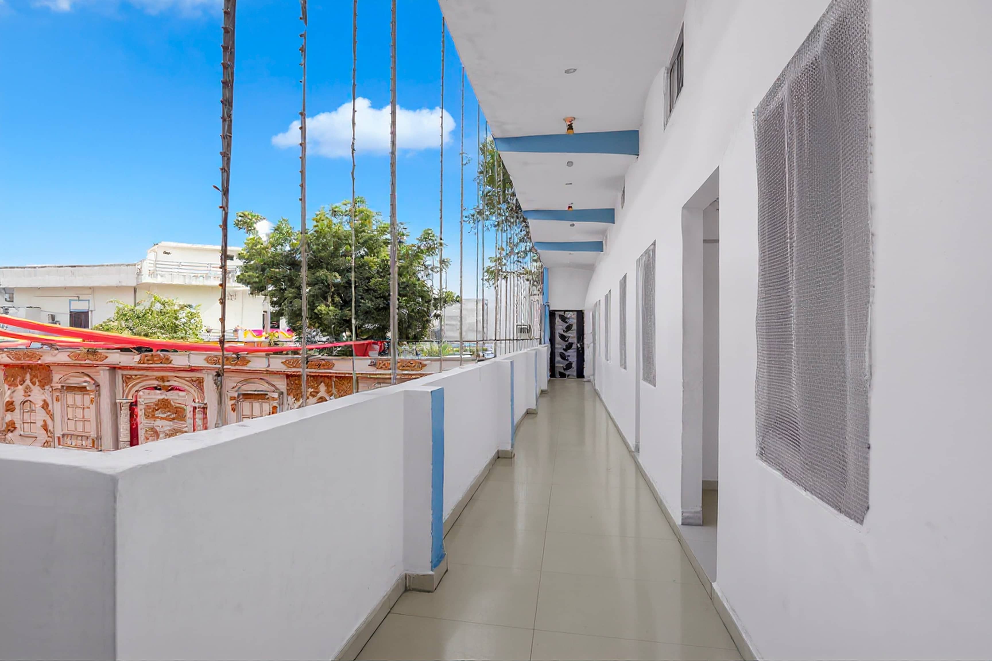 Hotel O Sultanpur Railway Junction Formerly Sanskar Marriage Lawan in Sultanpur