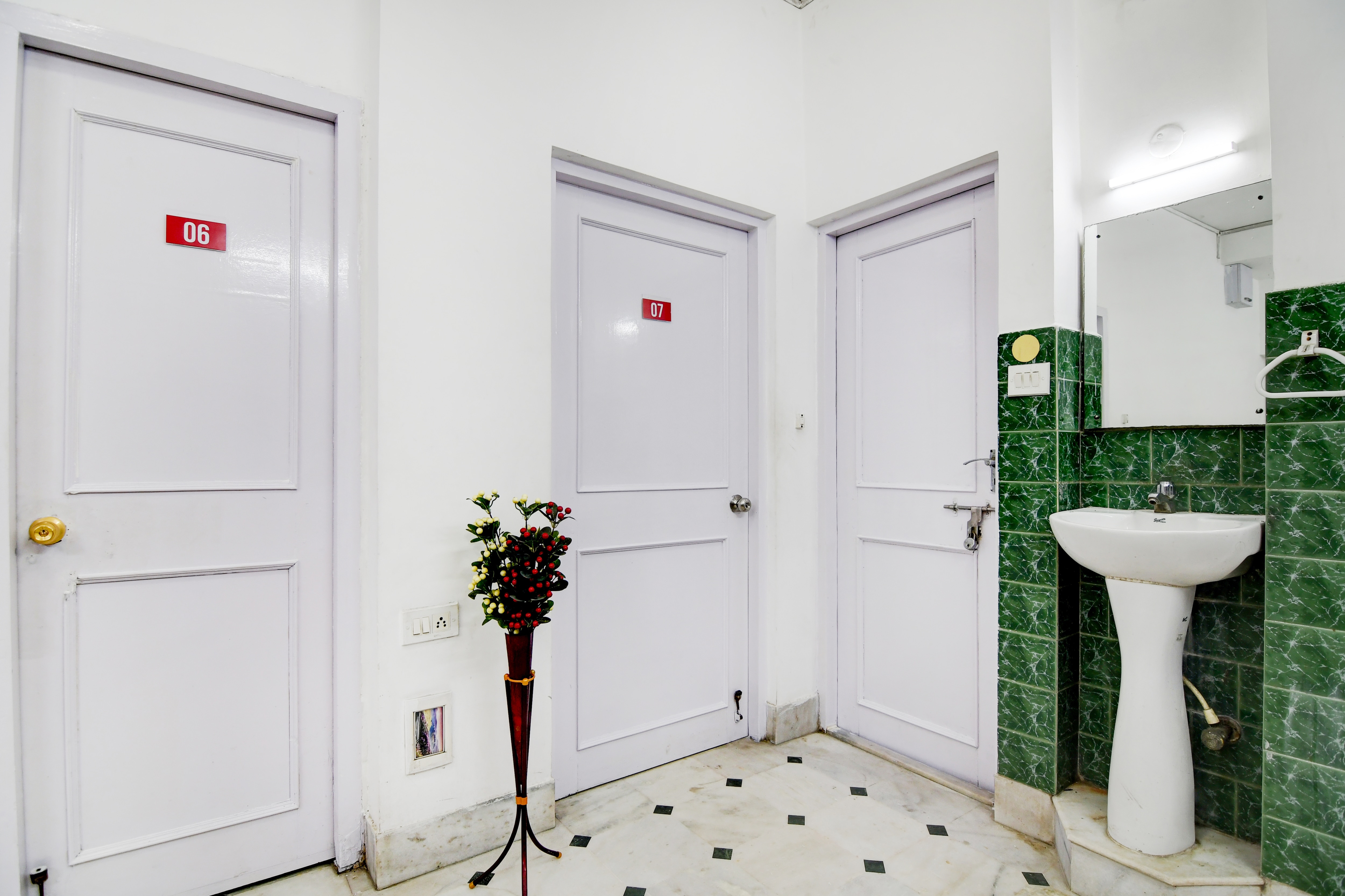 Super Collection O Jyotirindra Nandi Metro Station Kolkata Formerly Hotel Manurama in Kolkata