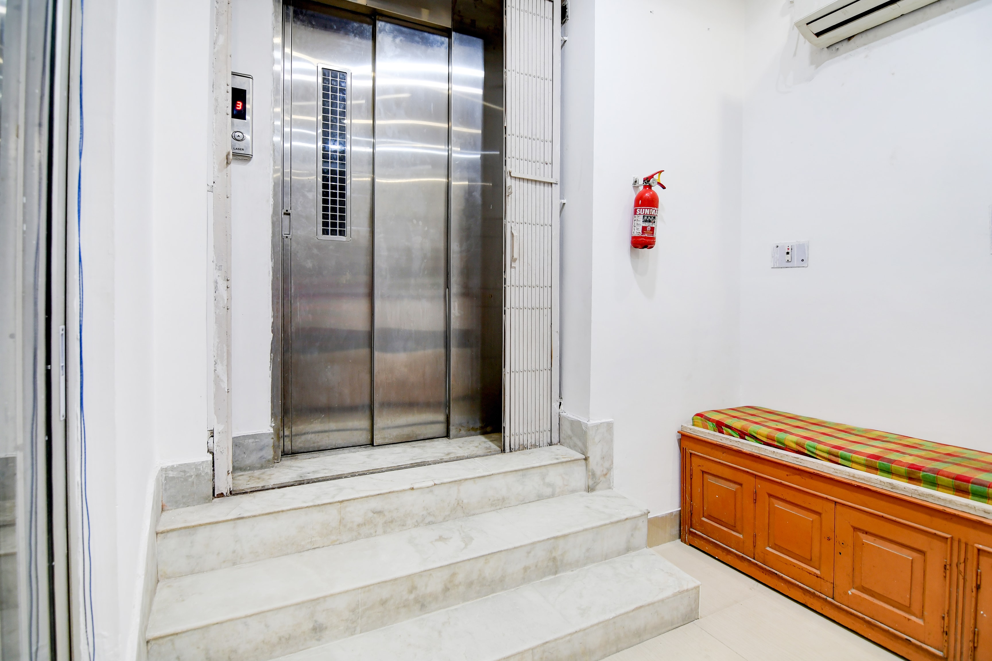 Super Collection O Jyotirindra Nandi Metro Station Kolkata Formerly Hotel Manurama in Kolkata