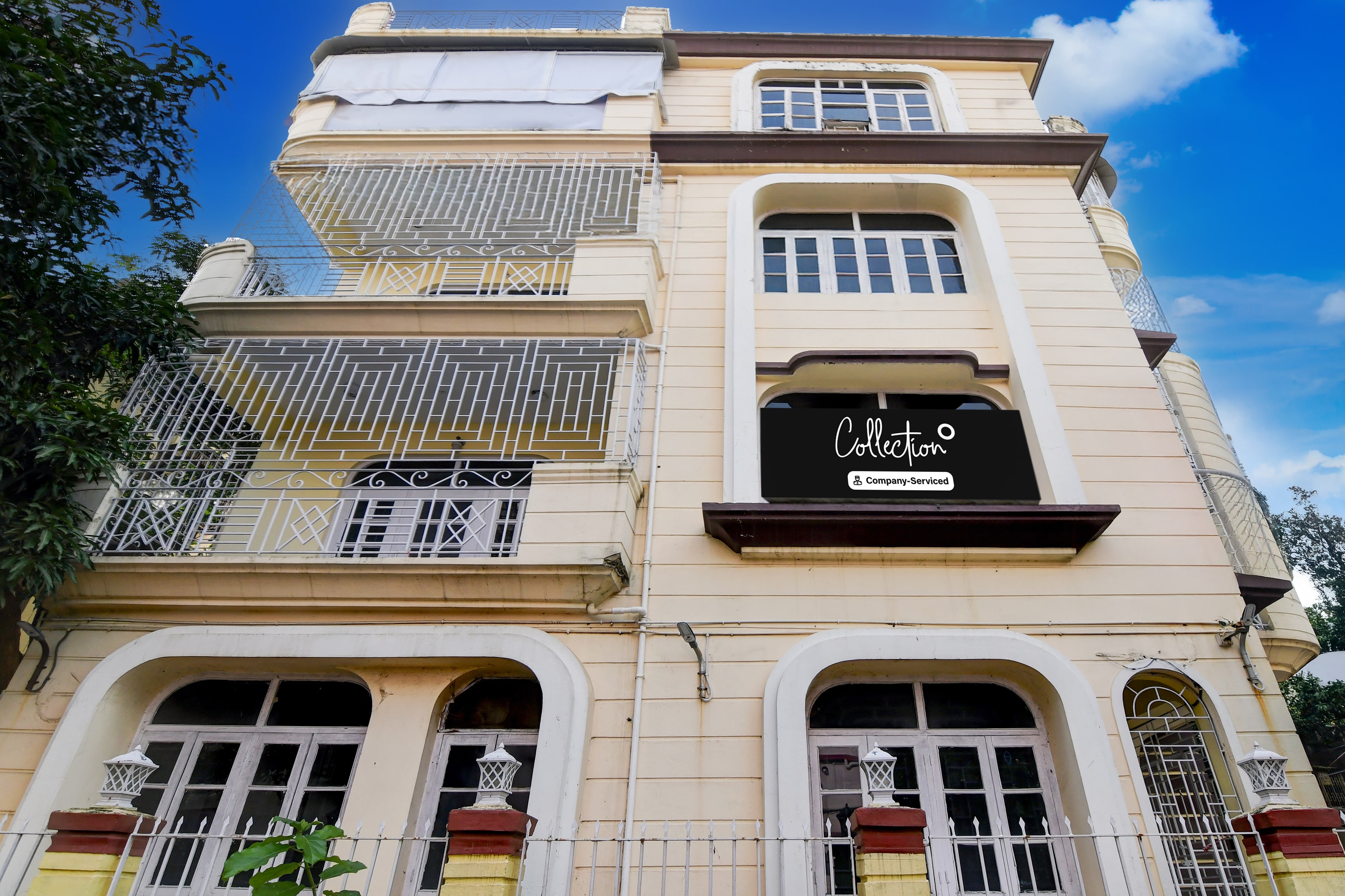 Super Collection O Jyotirindra Nandi Metro Station Kolkata Formerly Hotel Manurama in Kolkata