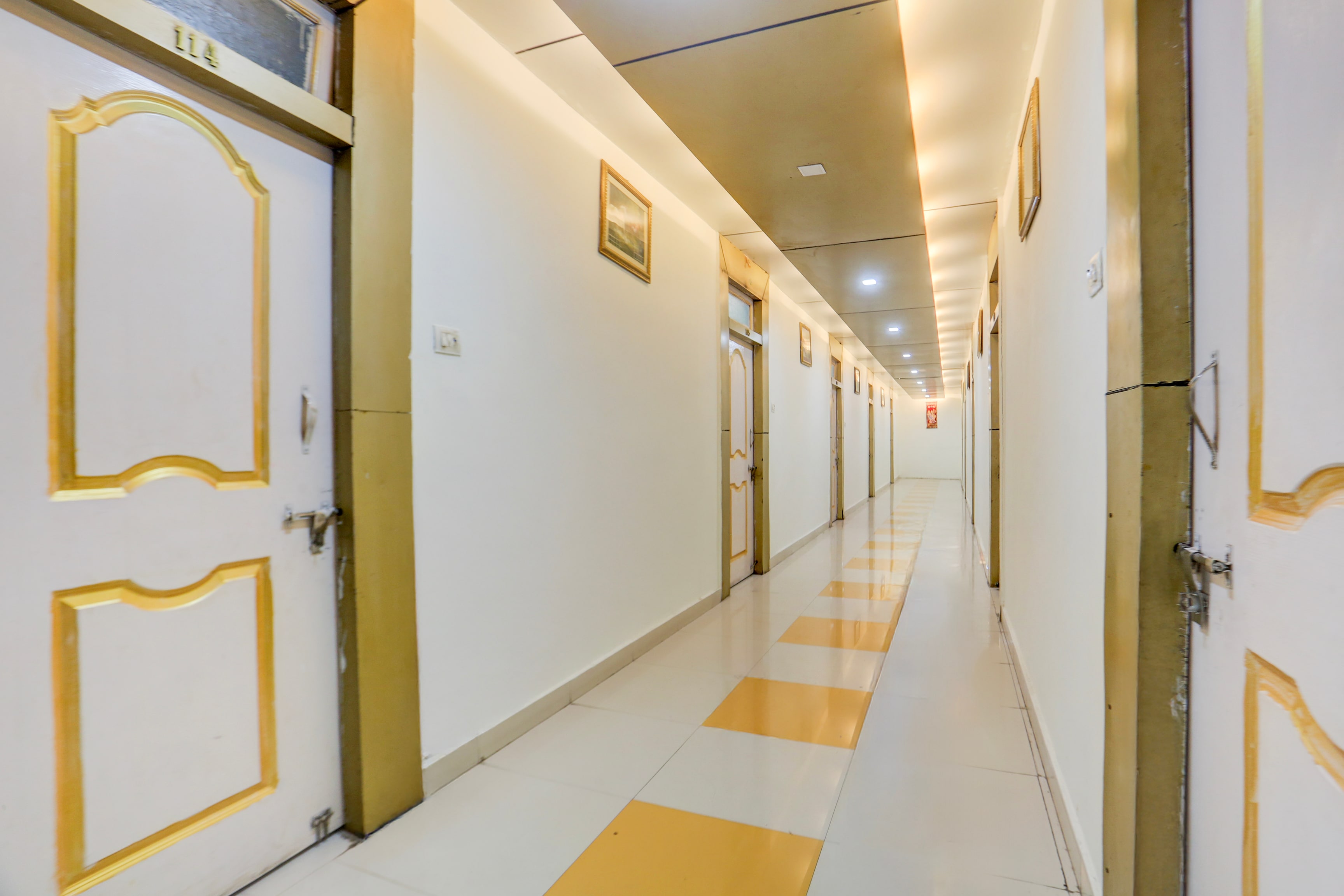 Super Collection O Nandanpura Sipri Bazar Formerly Hotel Highway Jhansi in Jhansi