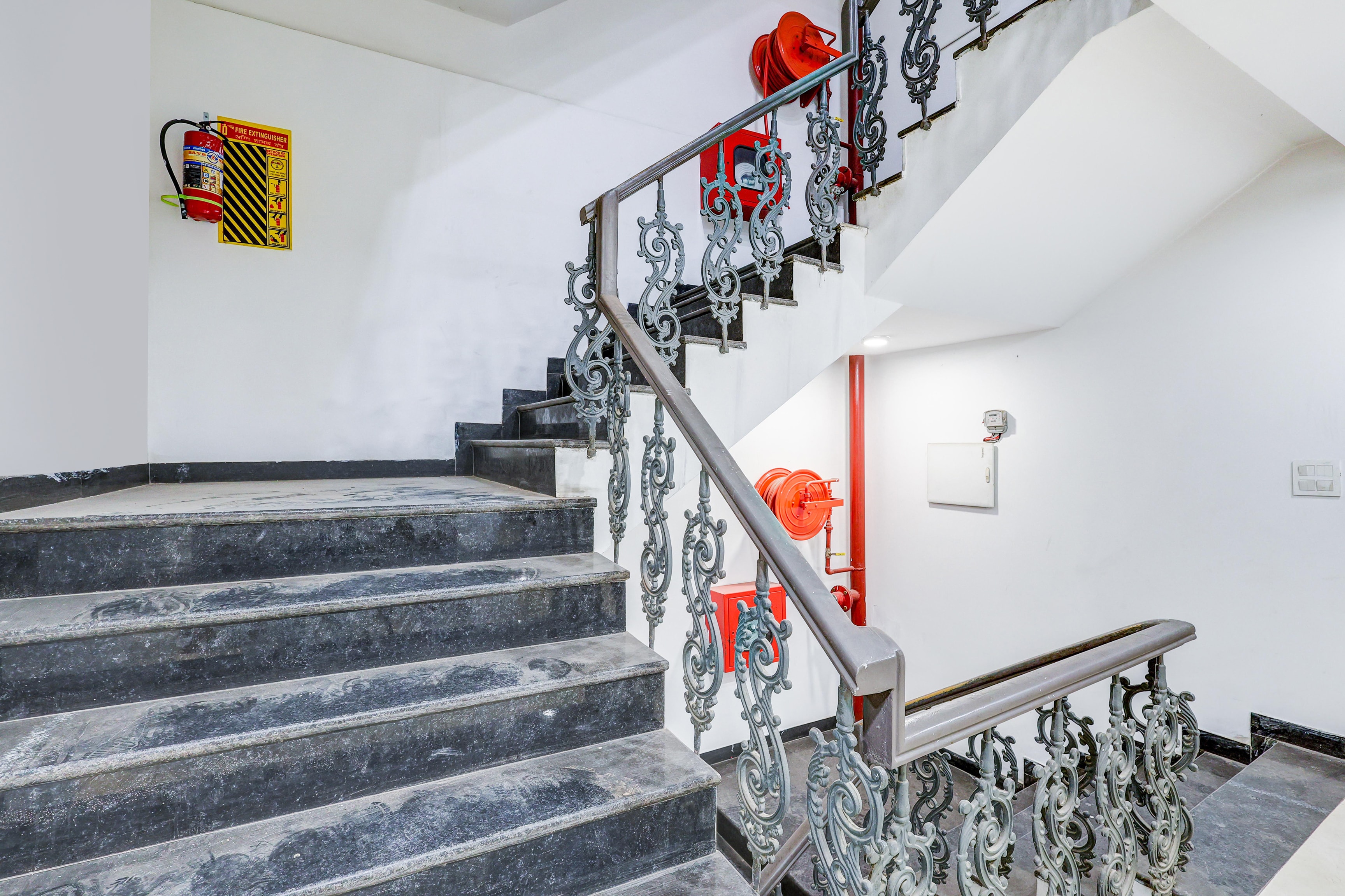 Super Collection O Shalimar Bagh in Delhi