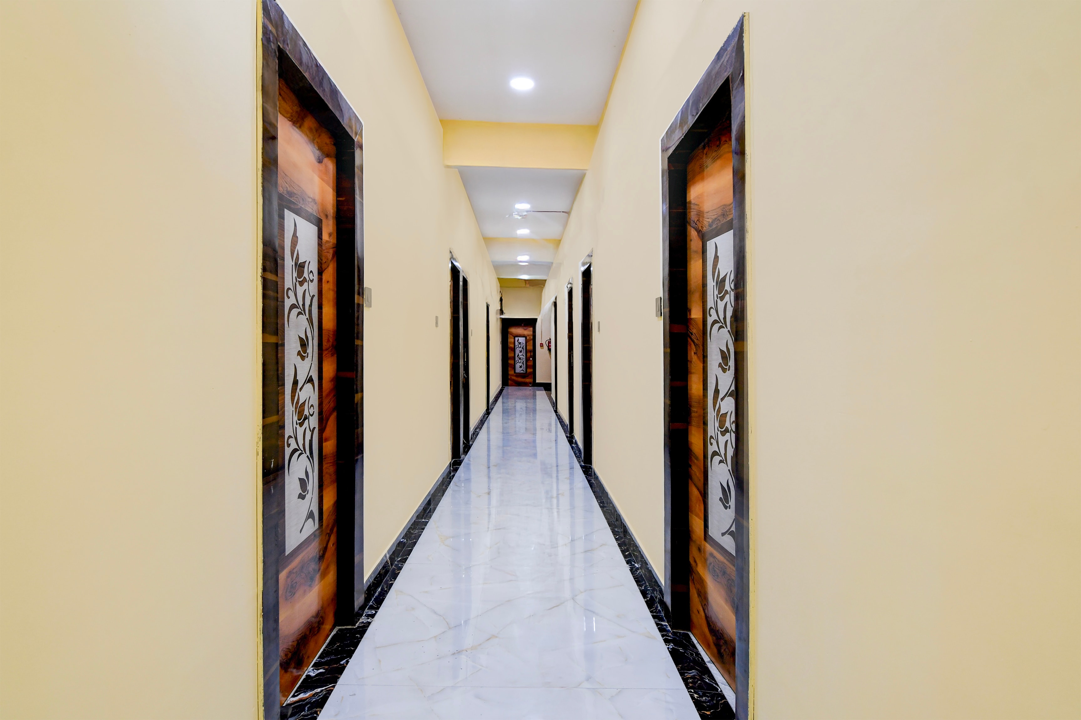 Super Collection O Shyam Bazar Metro Station in Kolkata