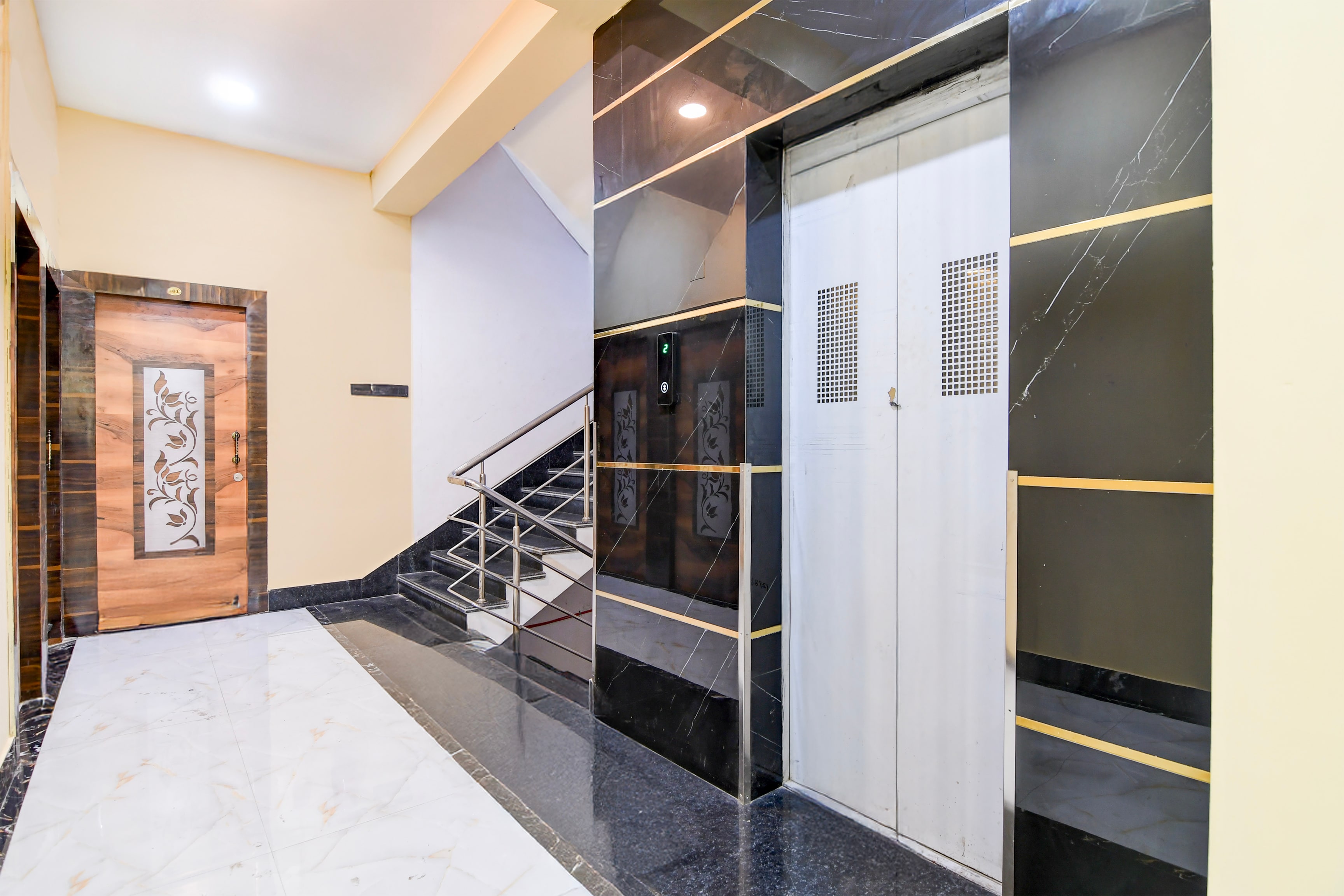 Super Collection O Shyam Bazar Metro Station in Kolkata