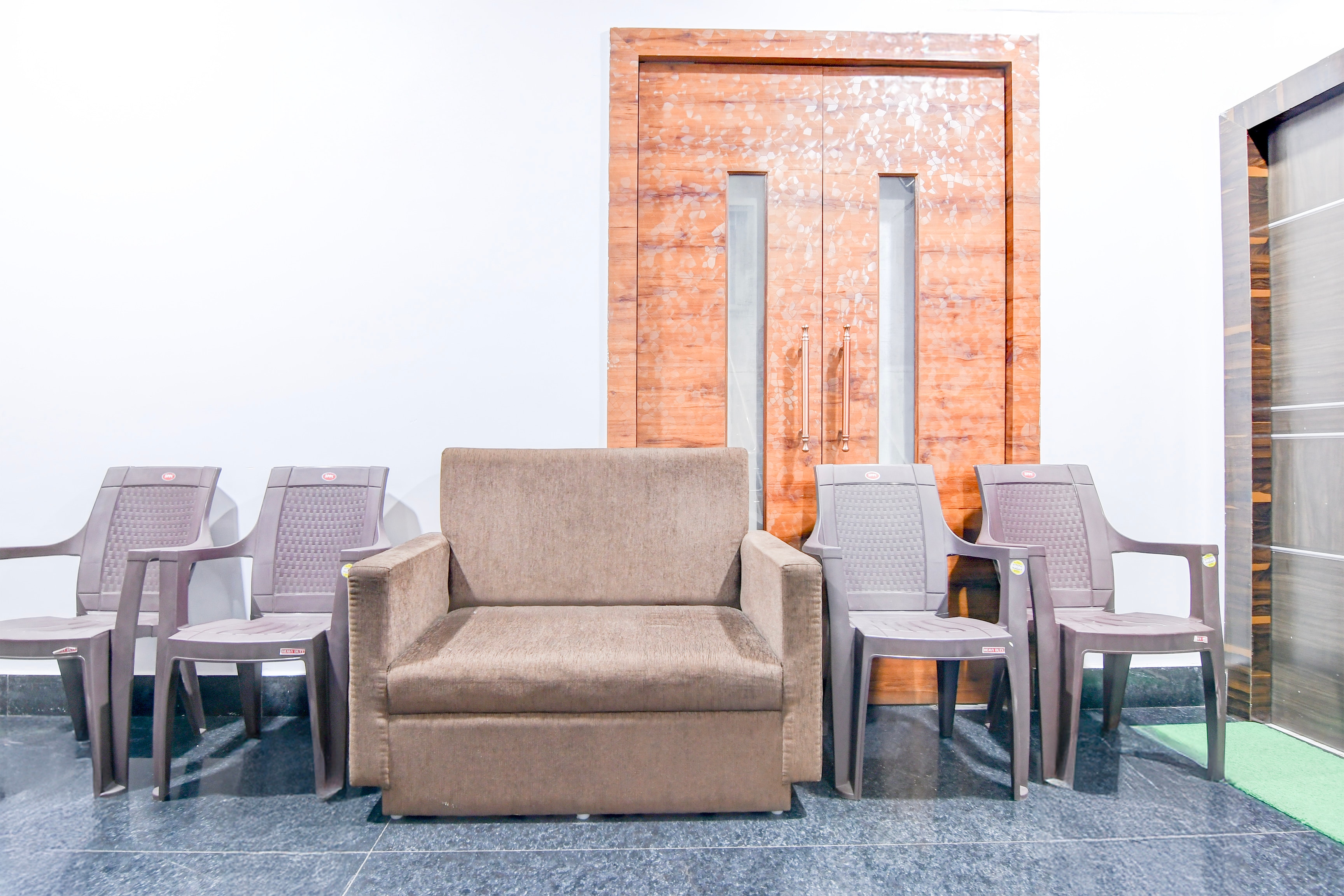 Super Collection O Shyam Bazar Metro Station in Kolkata