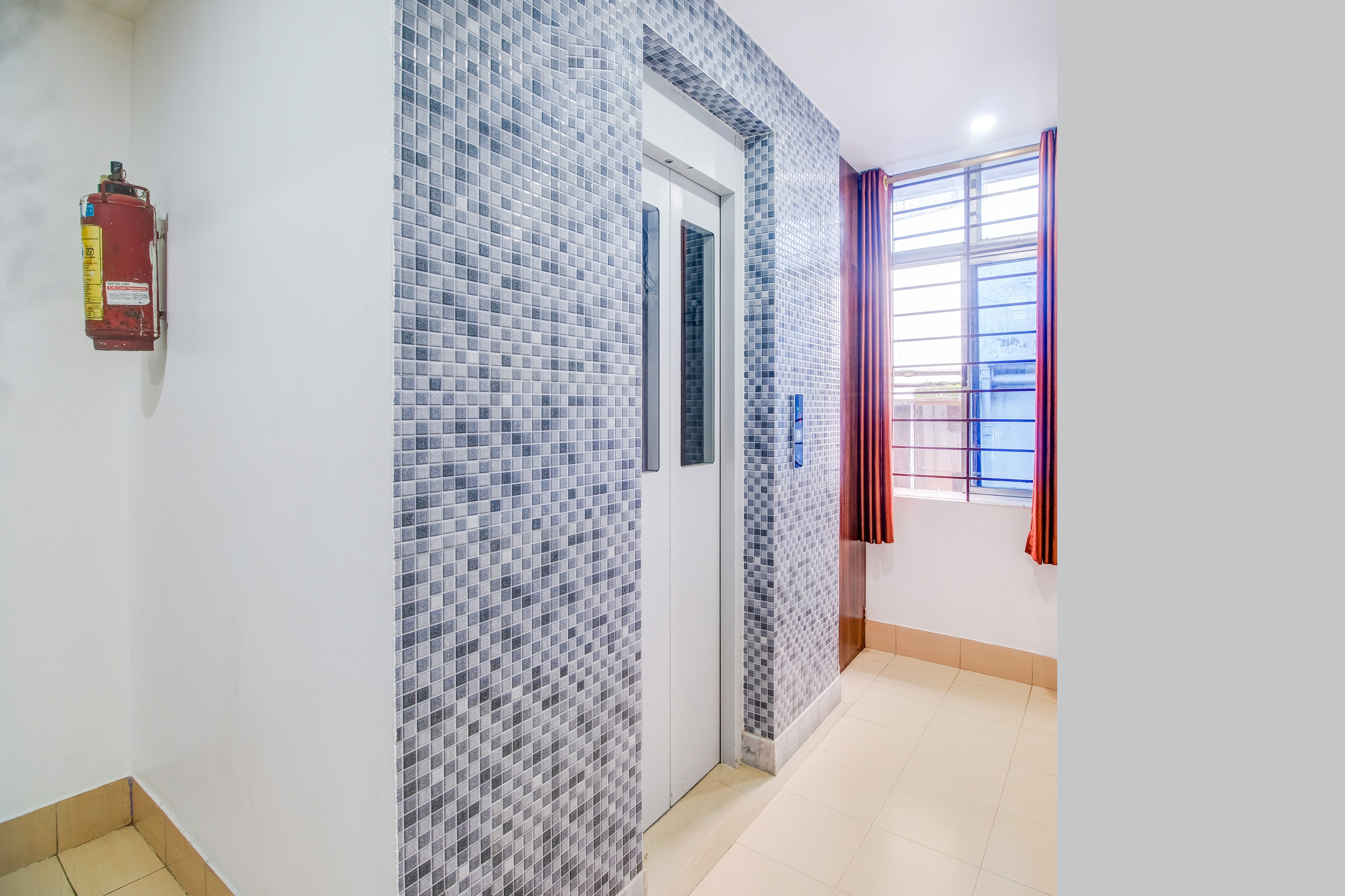 Super COLLECTION O SIXMILE GUWAHATI FORMERLY HOTEL GANGOTRI in Guwahati