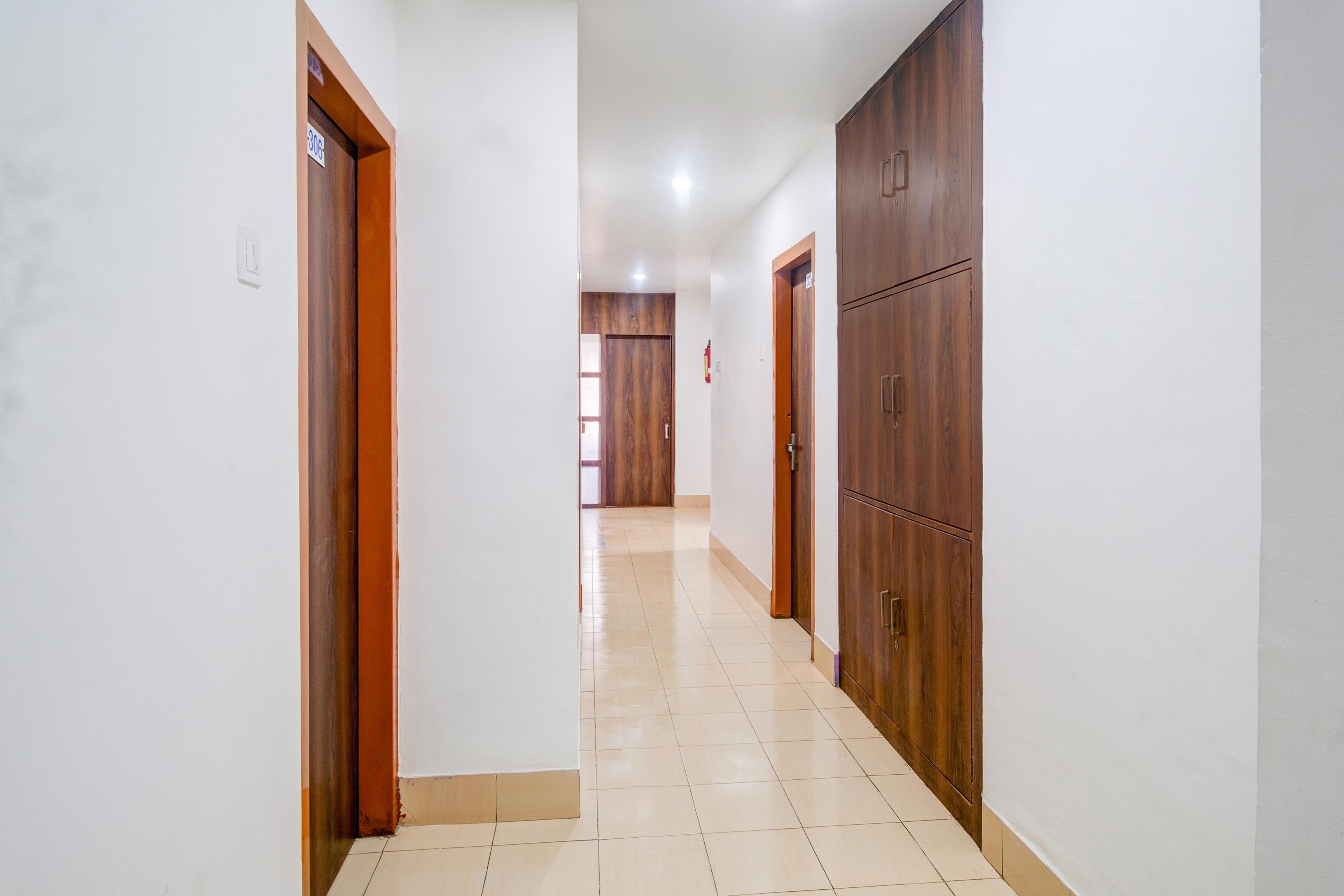 Super COLLECTION O SIXMILE GUWAHATI FORMERLY HOTEL GANGOTRI in Guwahati