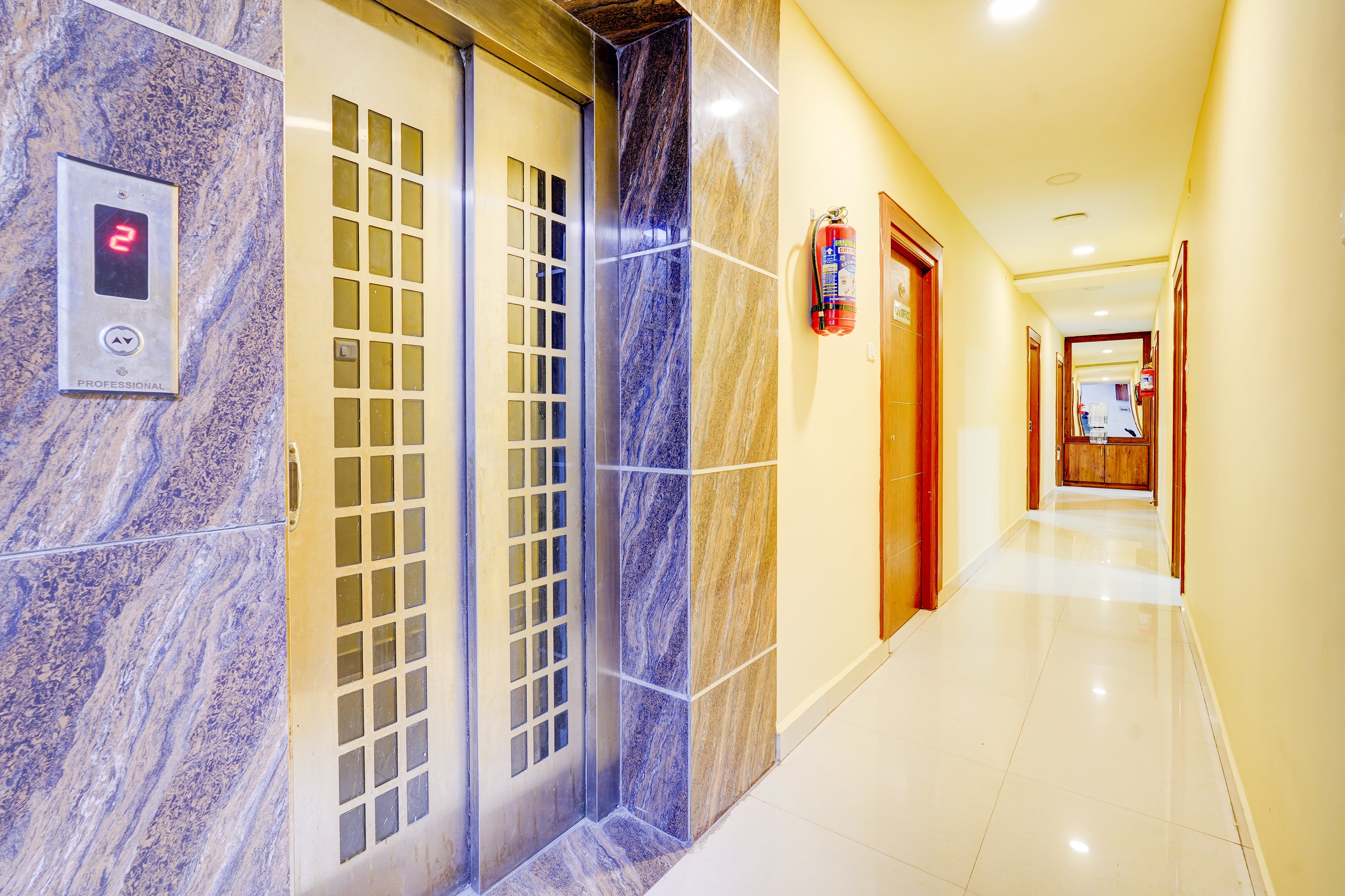 Super Collection O Vadapalani Metro Station Formerly Pineapple Guest House in Chennai