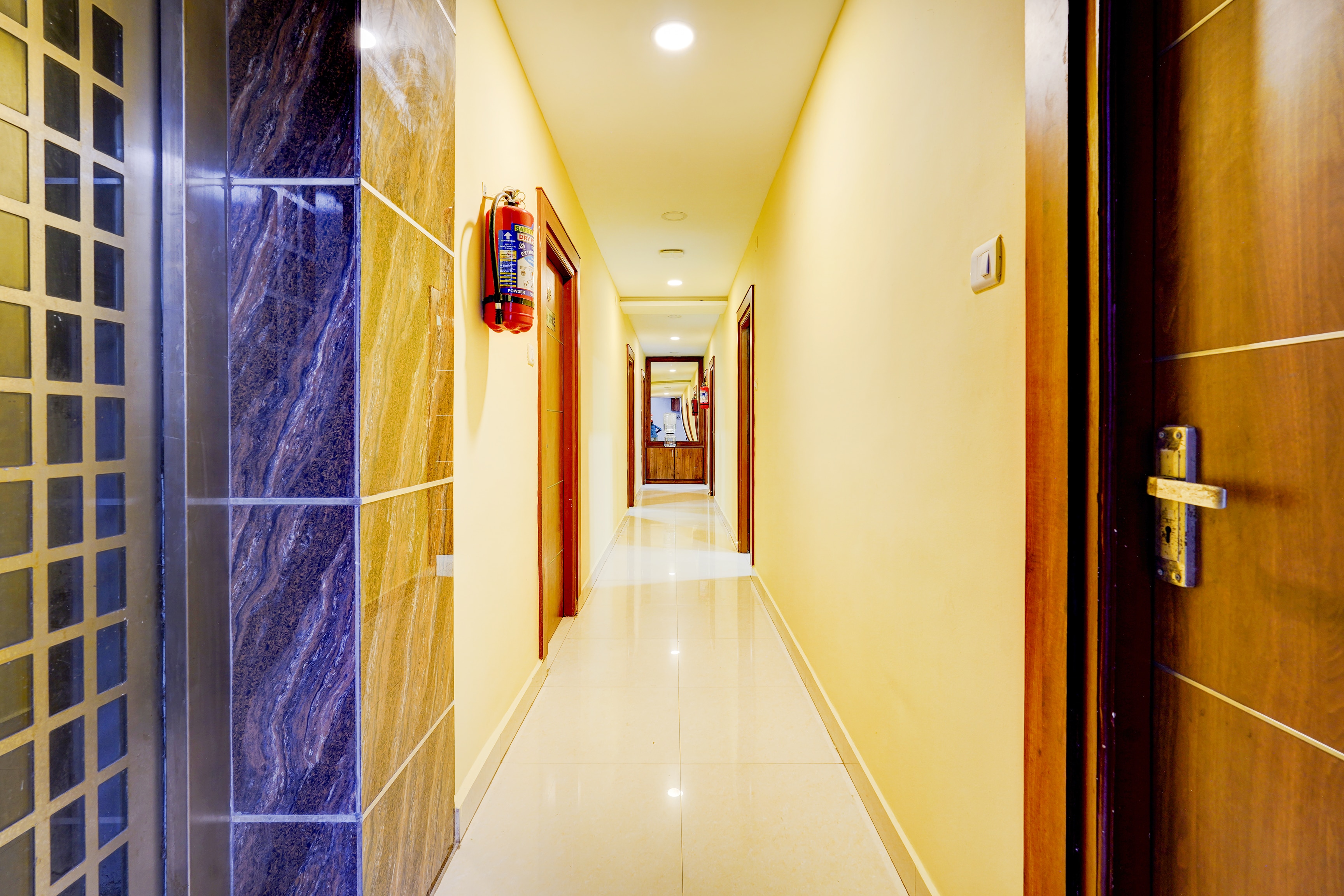 Super Collection O Vadapalani Metro Station Formerly Pineapple Guest House in Chennai